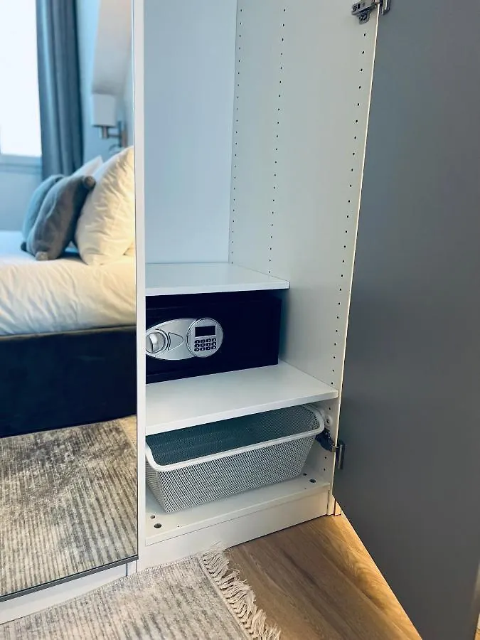פריז 5 Stars 2-Br In Center , Air Conditioner , Elevator צרפת